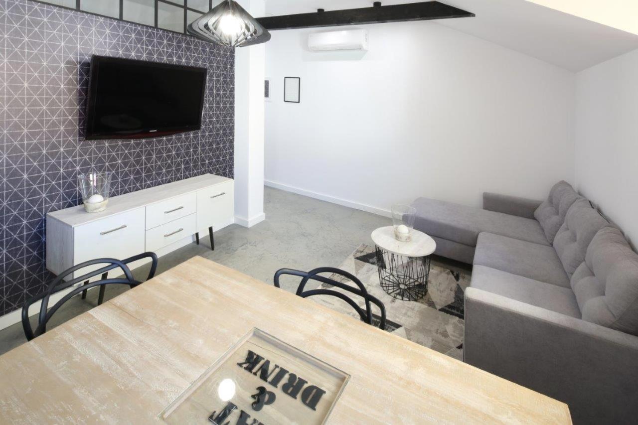 Aparthotel Zakatna B&B Tarnów エクステリア 写真